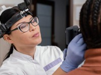 Online gehoortest of audicien? Vergelijking in de praktijk